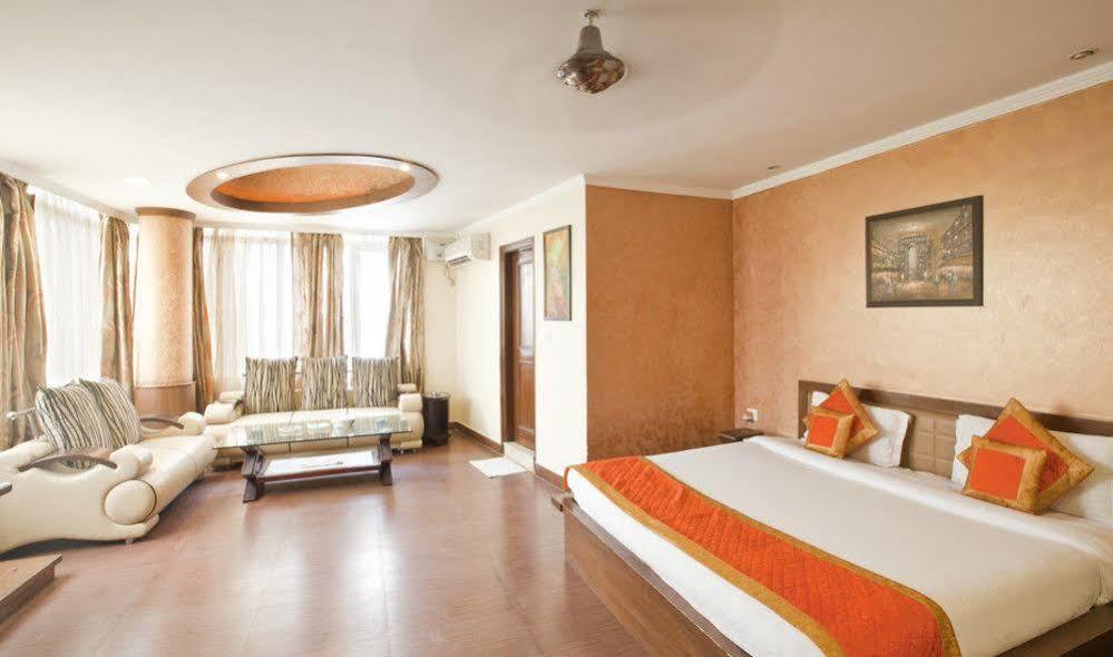 Chirag Residency Hotell New Delhi Exteriör bild